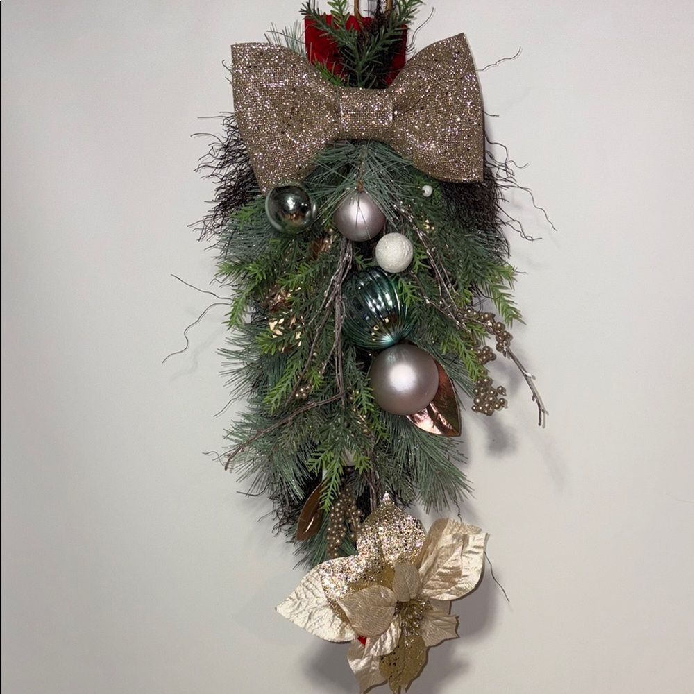 Ashland Green and Gold Holiday Wreath with Elegant Accents